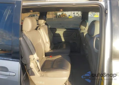 2004 Toyota Sienna Xle z USA, uszkodzony, nr VIN 5TDBA22C04S022463